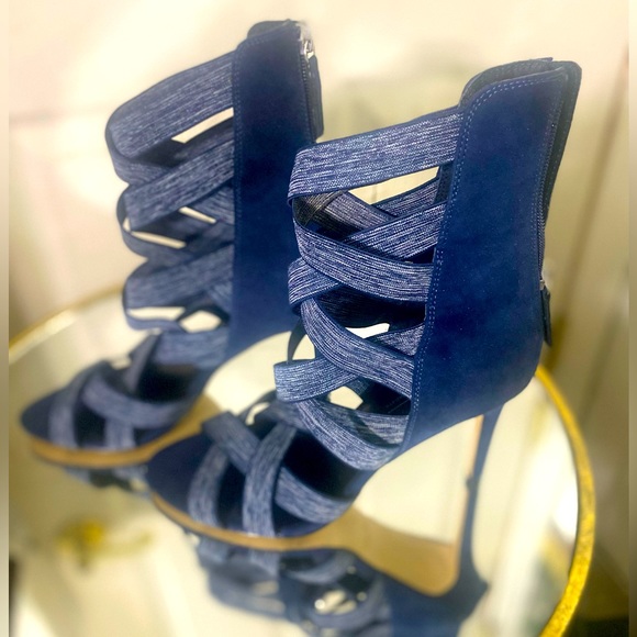 💙GOOD CONDITION!💙 Data by Zendaya | Size: 9 | Blue Denim | Height: 3.5 in. - Picture 9 of 15